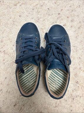 Taos Footwear Navy Blue Leather Sneakers